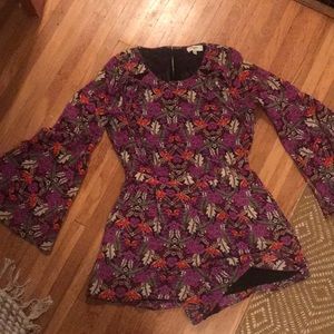 BELL SLEEVE FLORAL BOHO ROMPER 🌼🌸
